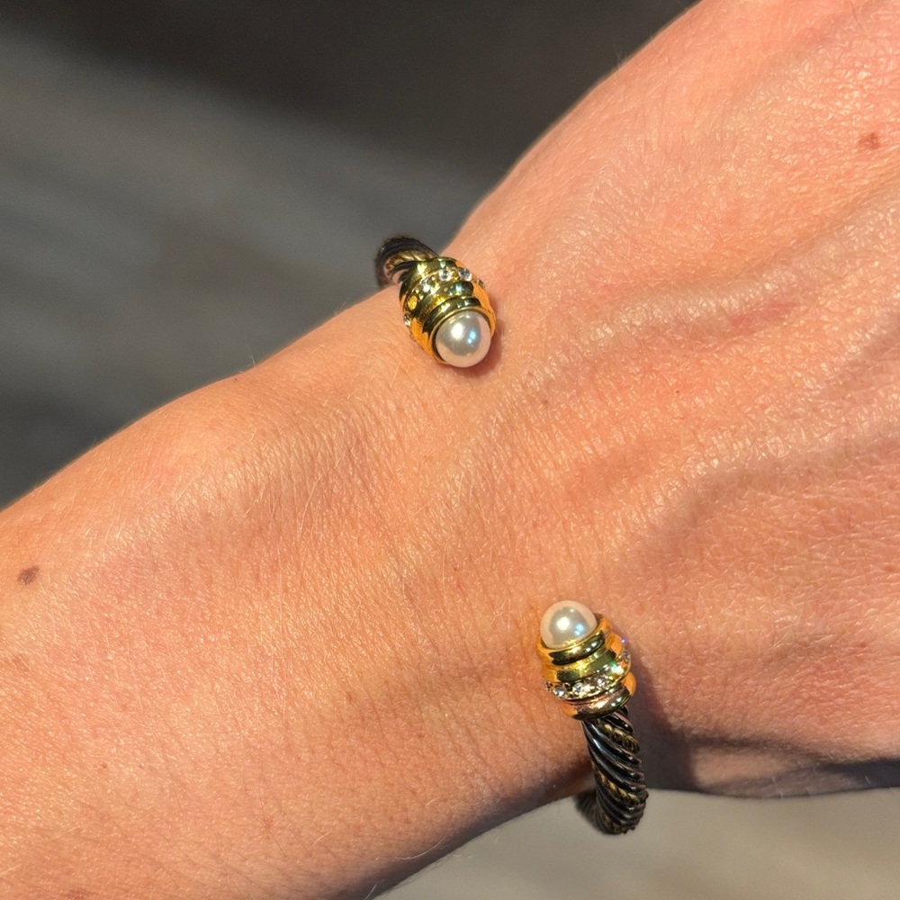Elegant Gold and Silver Women's Bracelet with Pearls Ascents on Ends